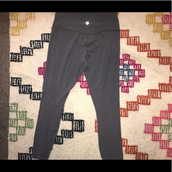 *SOLD*Lululemon Grey Align Leggings - Picture 1 of 4